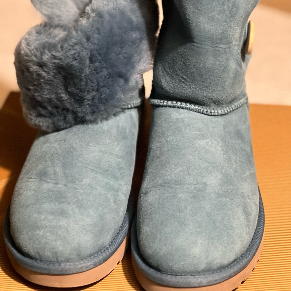 Women teal Ugg ankle boots